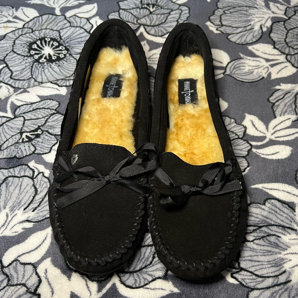 Minnetonka Tempe Women’s Black Loafer House Slippers